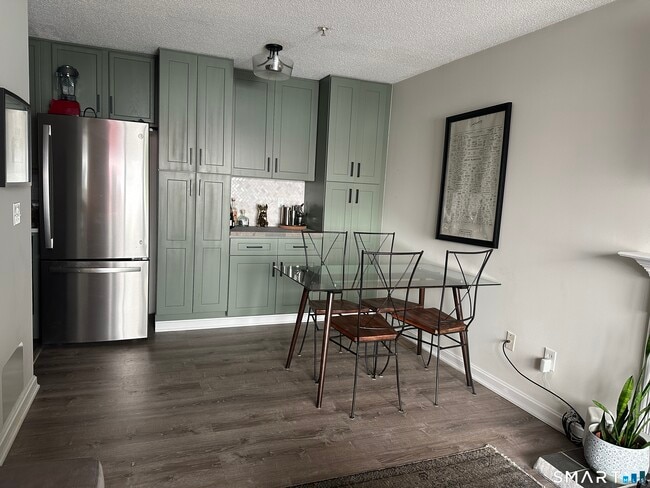 Building Photo - 10 Sugar Maple Ln