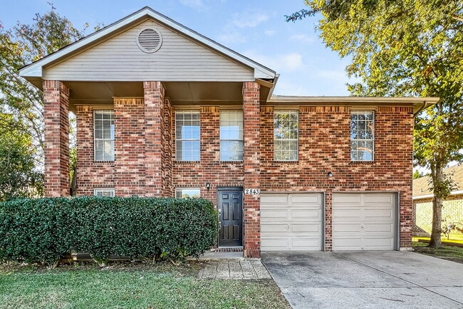 Building Photo - 2843 Red Oak Dr