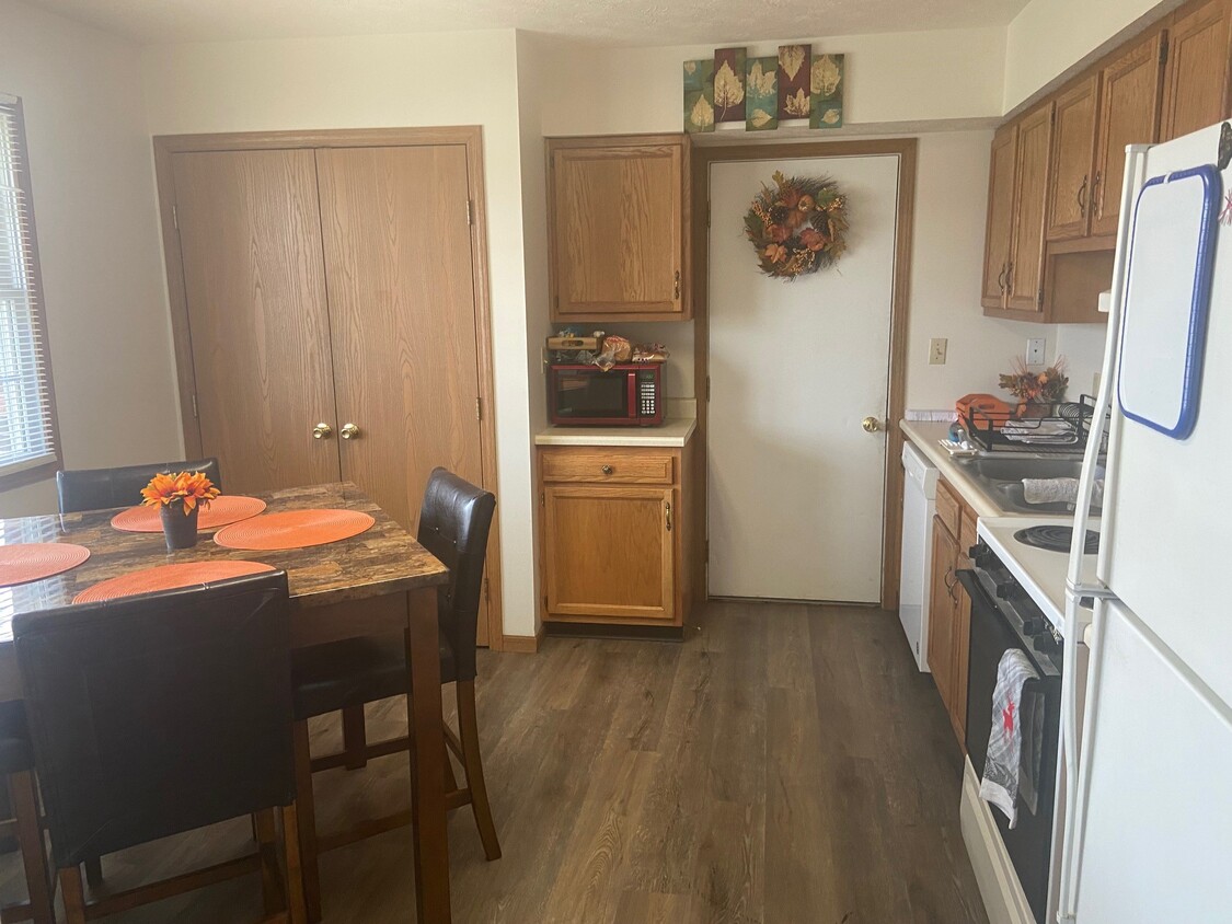 Primary Photo - 1640 Brook Park Dr