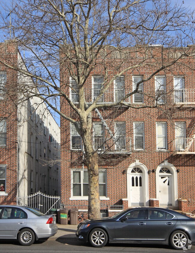 Foto principal - 1221 70th St