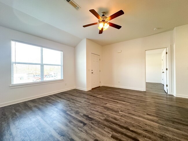 Building Photo - 325 Brook Ct