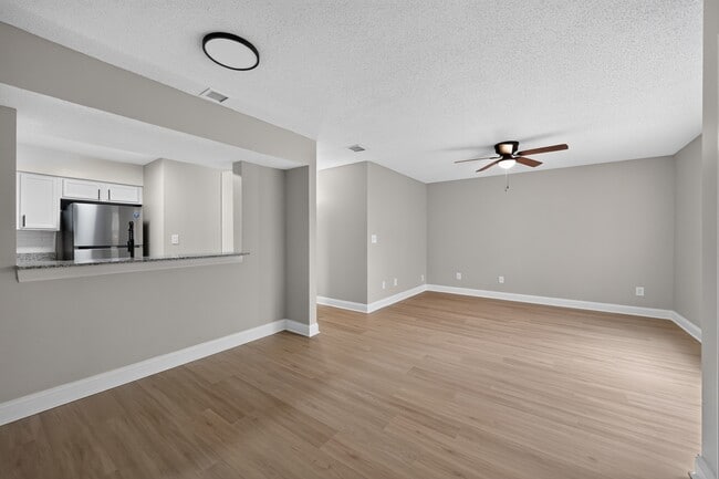 Foto del edificio - Spring Branch Apartments