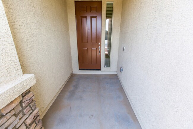 Building Photo - 37145 N. Big Bend Rd. - Immaculate 4 Bed 3...