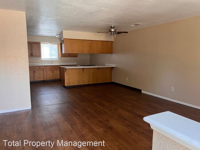 Foto del edificio - 2 br, 1 bath House - 915 W. Oak # 4