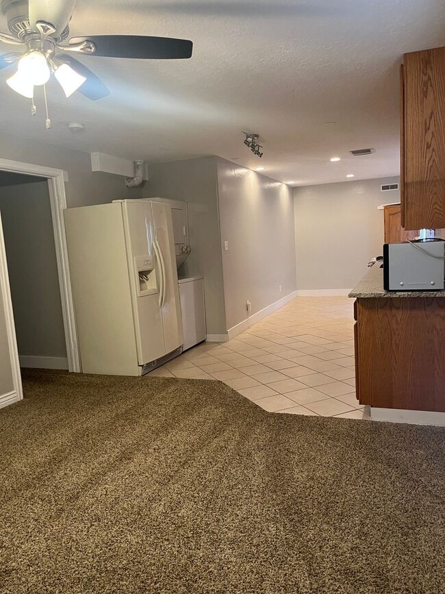 Building Photo - 2 bed 1 bath basement apartment