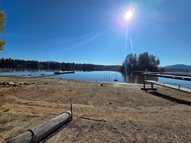 Foto del edificio - Lakefront Home on Diamond Lake