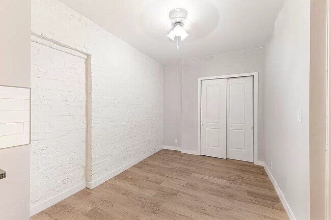 Building Photo - 448 W 46th ST