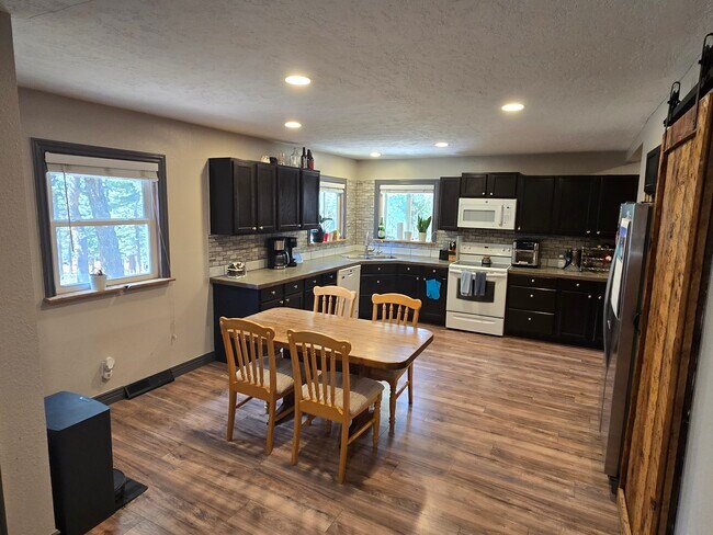 Foto del edificio - 23 Orchid Rd