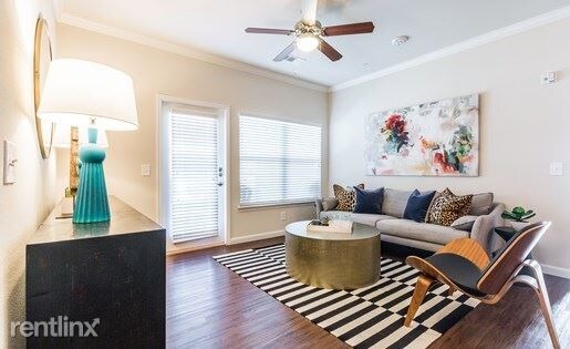 Foto principal - 513 E Slaughter Ln