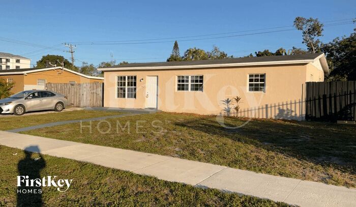 Foto principal - 1231 NE 214th St