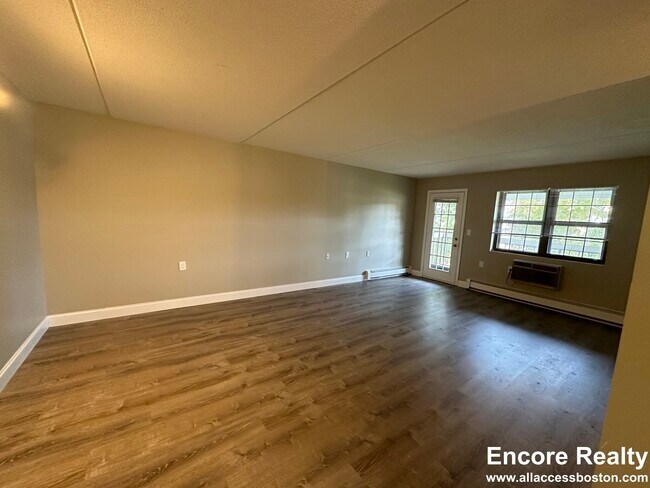 Building Photo - 720 Highland Ave