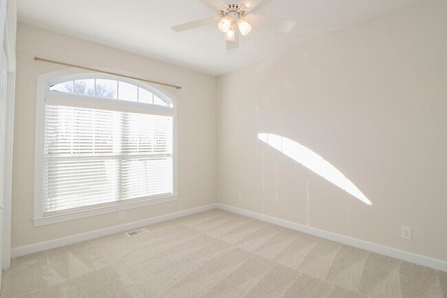Building Photo - 115 Annalise Dr
