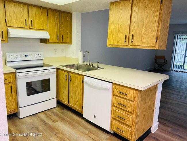 Building Photo - 1604 University Ln