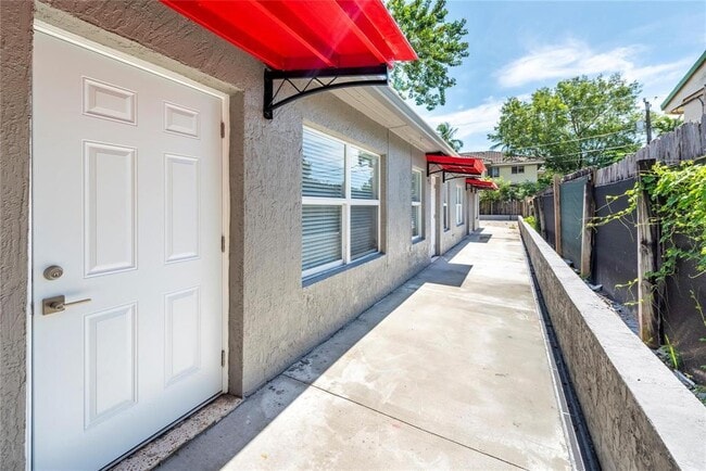 Building Photo - 628 NE 8th Ave