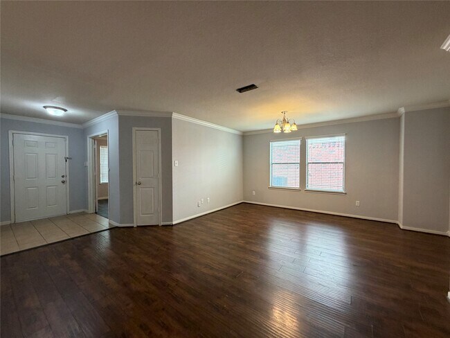 Building Photo - 8023 Clover Leaf Dr