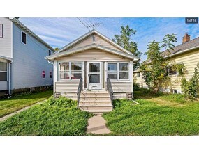 Building Photo - 353 Bowen St