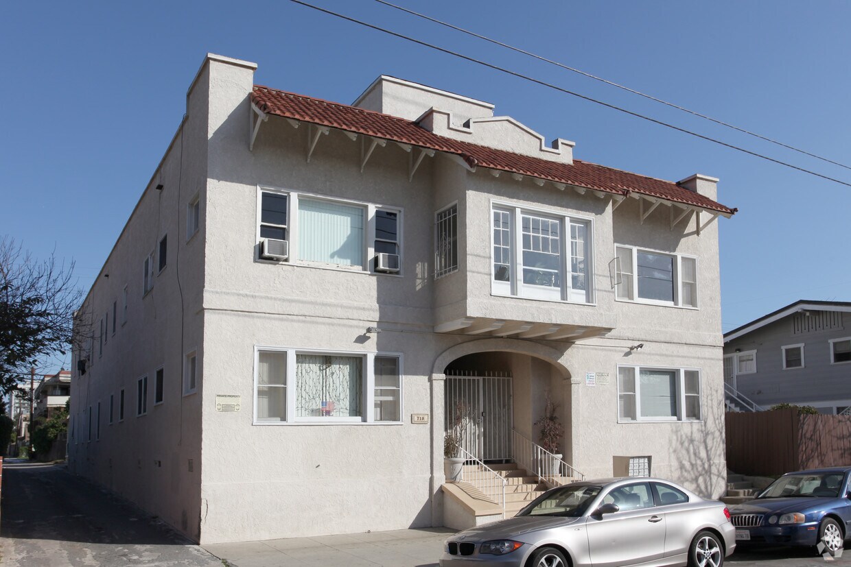 Foto del edificio - 718 Daisy Ave