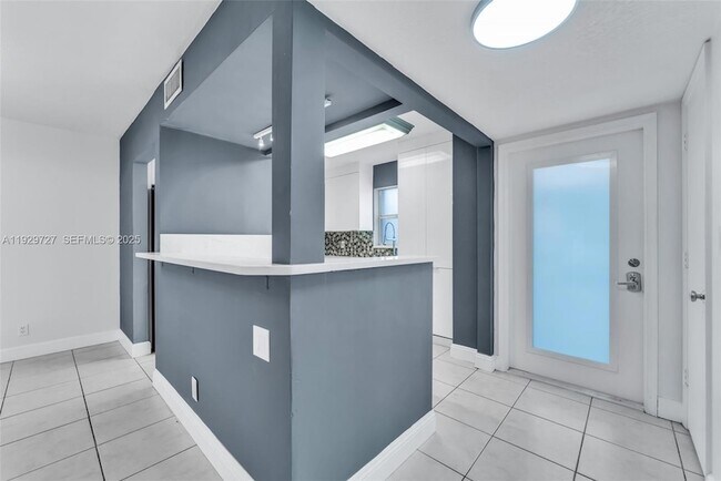 Foto del edificio - 2945 NW 68th St