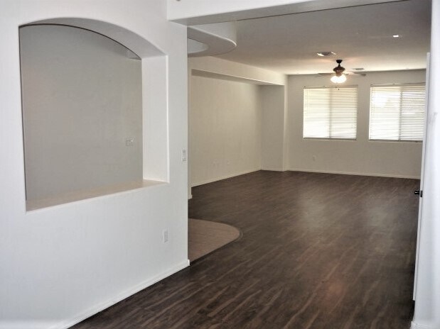Building Photo - 7626 E Shadybrook Ln
