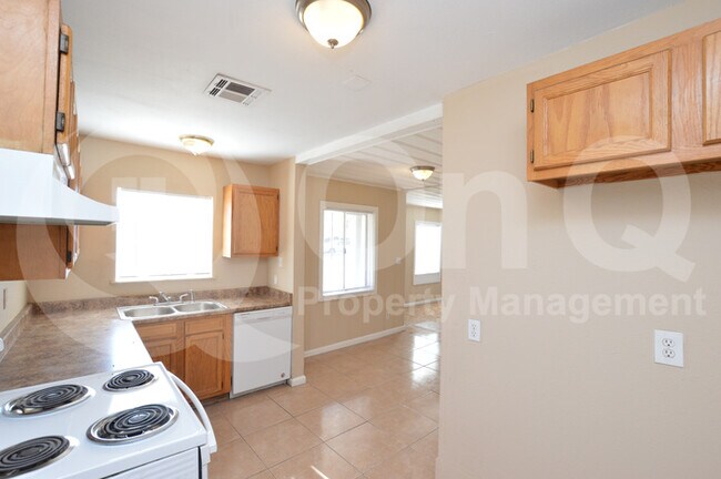 Foto del edificio - 2516 W Monroe St