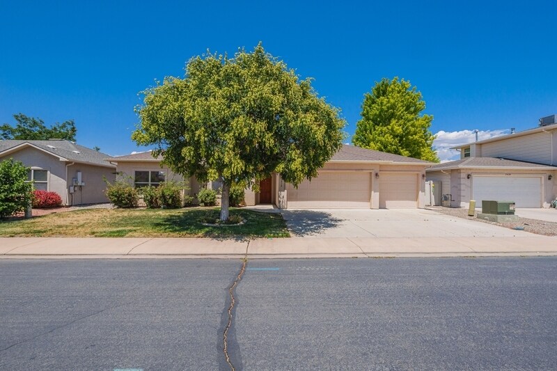 Foto principal - 2428 Jack Creek Rd