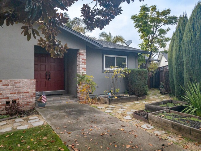 Building Photo - Prime Downtown Sonoma 2bed/2bath home, POO...