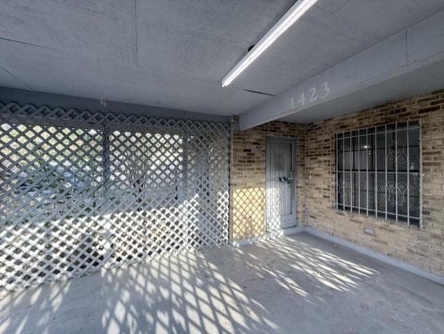 Building Photo - 1423 Agave Dr