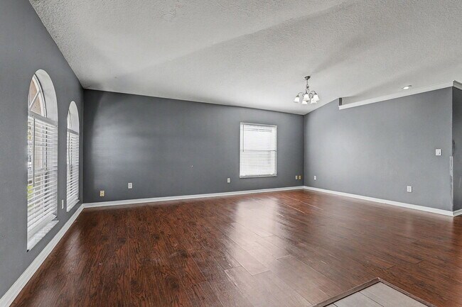 Building Photo - 30936 Baclan Dr