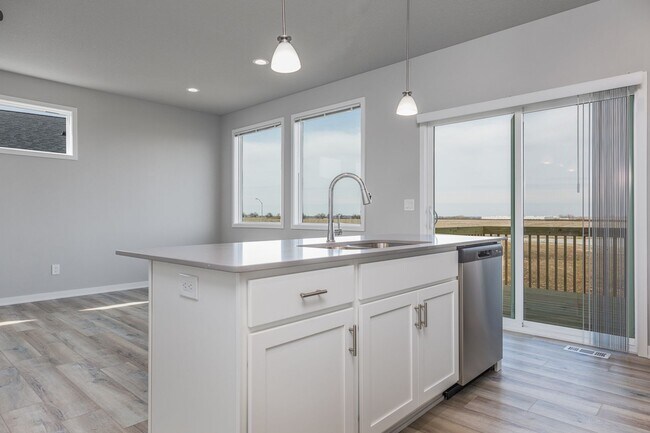 Foto del edificio - Stunning 3 Bedroom Home Nestled in Norwalk