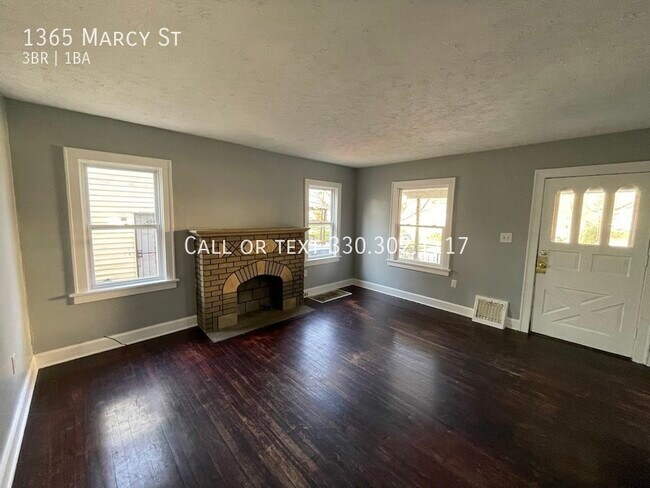 Building Photo - Three bedroom one bathroom home for rent