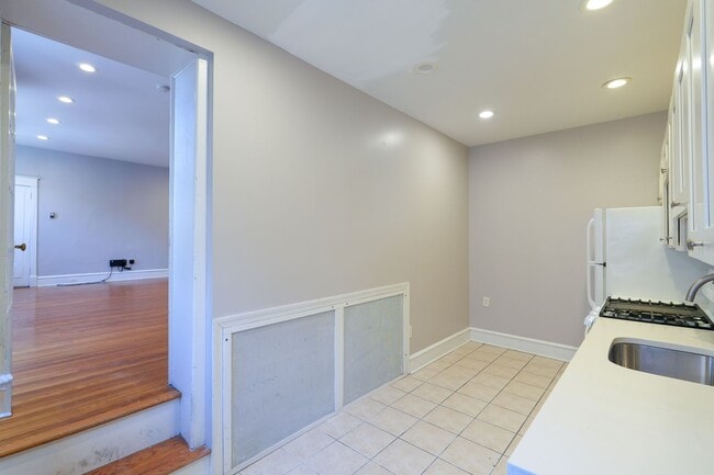 Foto del edificio - Amazing 1st fl Apt with private entrance and w/d