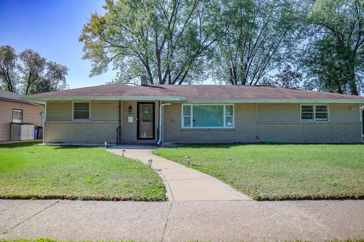 Foto principal - 3403 Seward Ave
