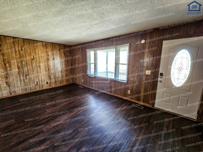 Building Photo - 145 Briarwood Dr