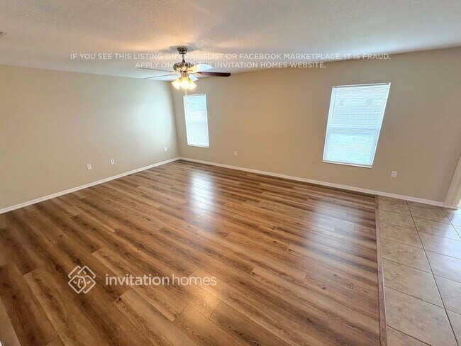 Foto del edificio - 10153 Winding River Rd