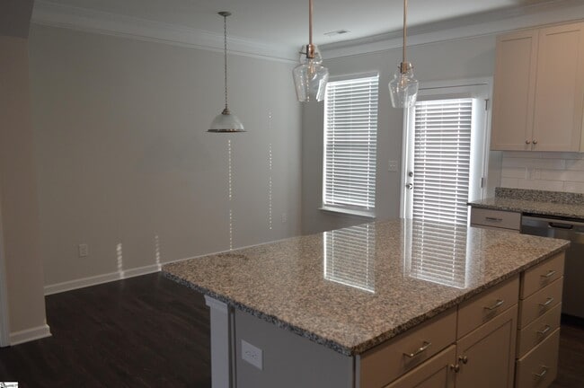 Building Photo - 161 Xander Dr