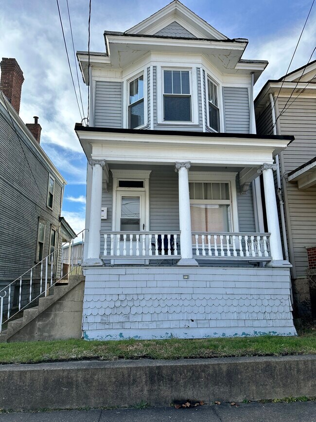 34092 Chapline St Unit Upstairs, Wheeling, WV 26003 Apartments in