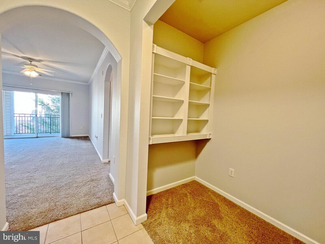 12957 Centre Park Cir Unit 301, Herndon, VA 20171 Room for Rent in Herndon, VA