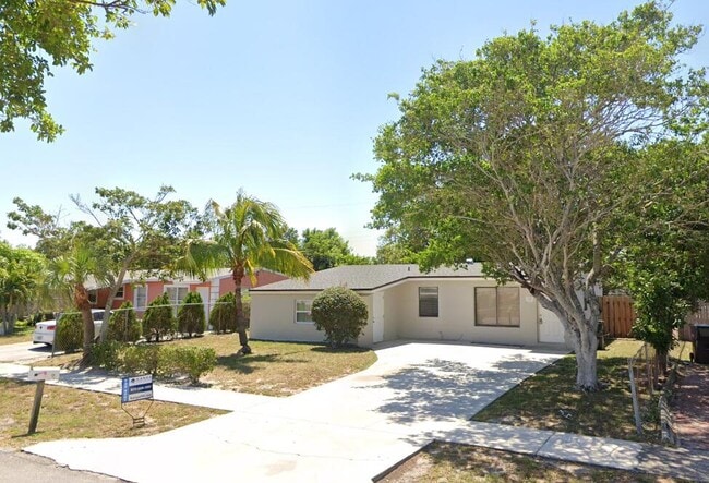 Building Photo - 426 SW 14th Ave