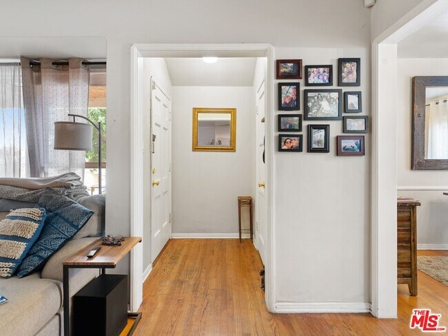 Front Entranceway - 7512 Flight Ave