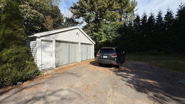 Building Photo - Conventional Style 3 BR Single Family Home...