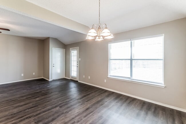 Foto del edificio - 1433 Spicewood Dr