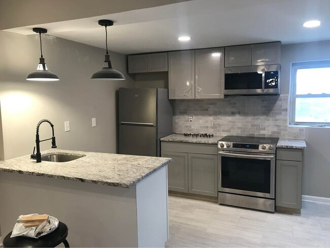 Modern Kitchen - 1140 W Hamilton St