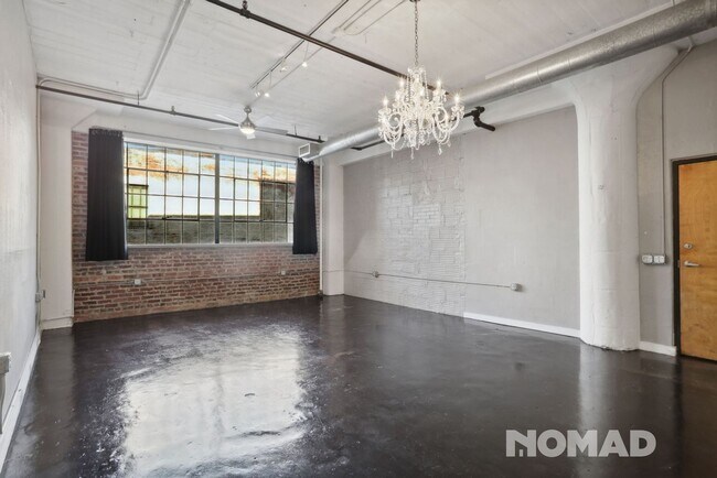 Foto del edificio - Gorgeous Loft  in Historic Warehouse Building