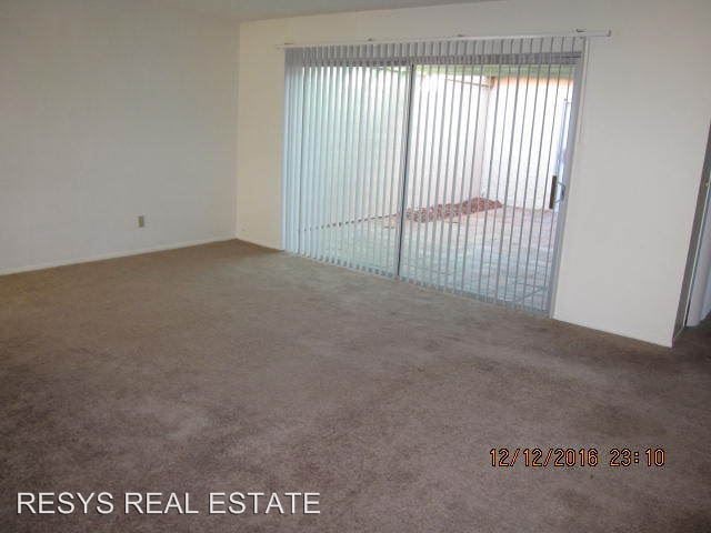 Building Photo - 705 Raintree Ln