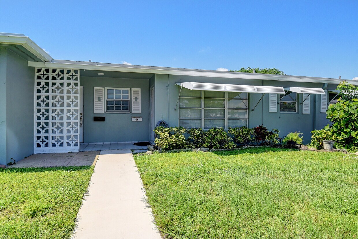 Primary Photo - 702 South Dr