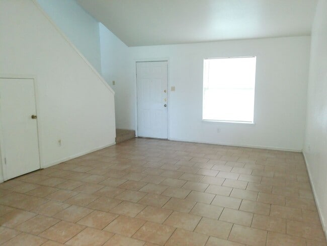 Building Photo - 5725 Crestmore Dr