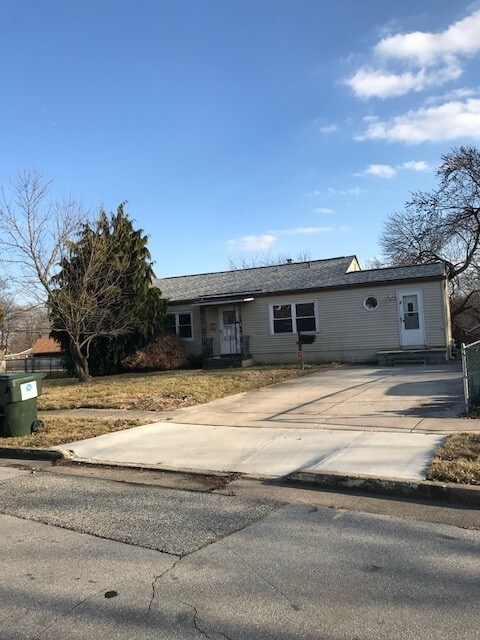 Primary Photo - 3 Roxeter Rd