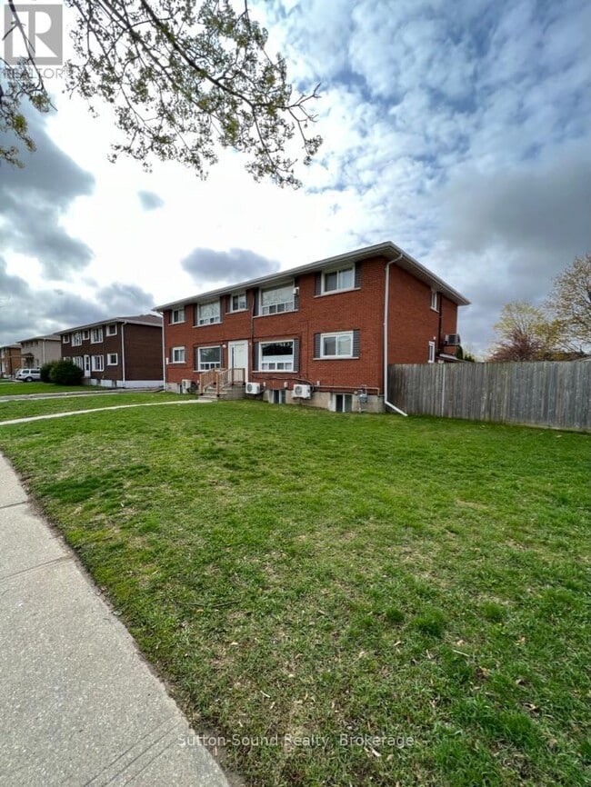Building Photo - 619 Grey St