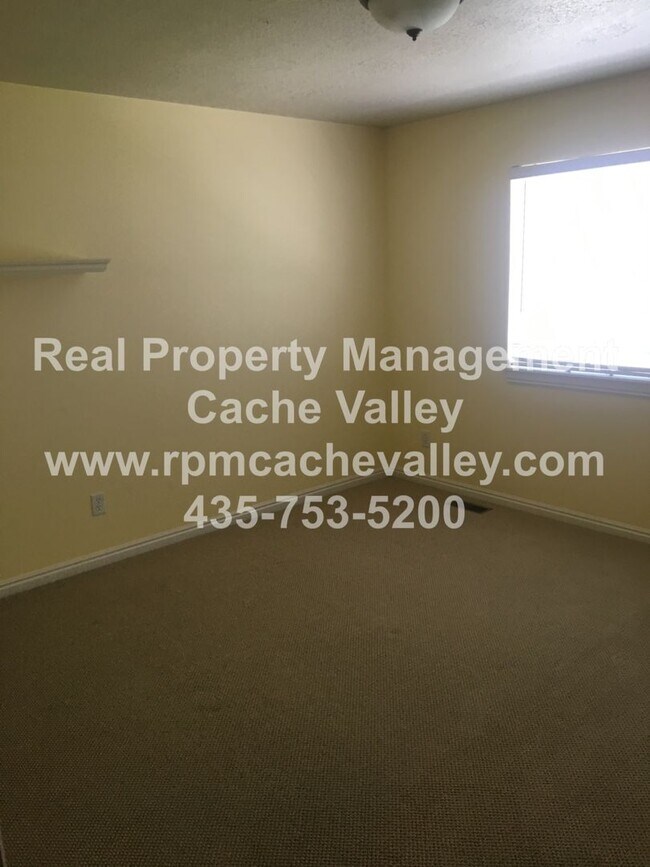 Foto del edificio - Pet Friendly, 2 br 1.5 bath Town home. Ava...