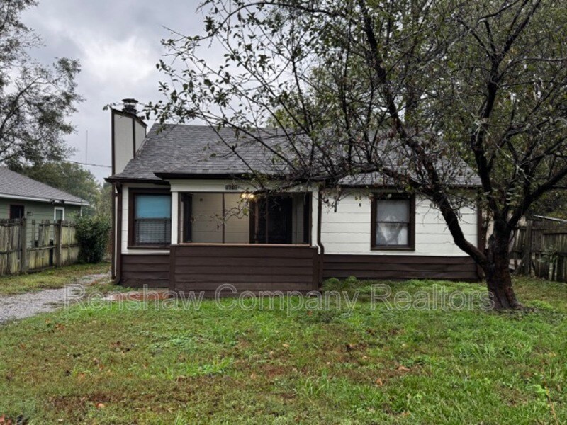 Primary Photo - 3616 N Lloyd Cir